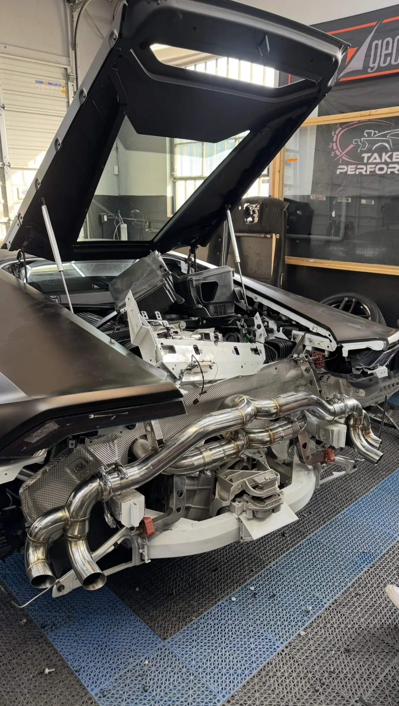 Lamborghini Huracán F1 exhaust system install