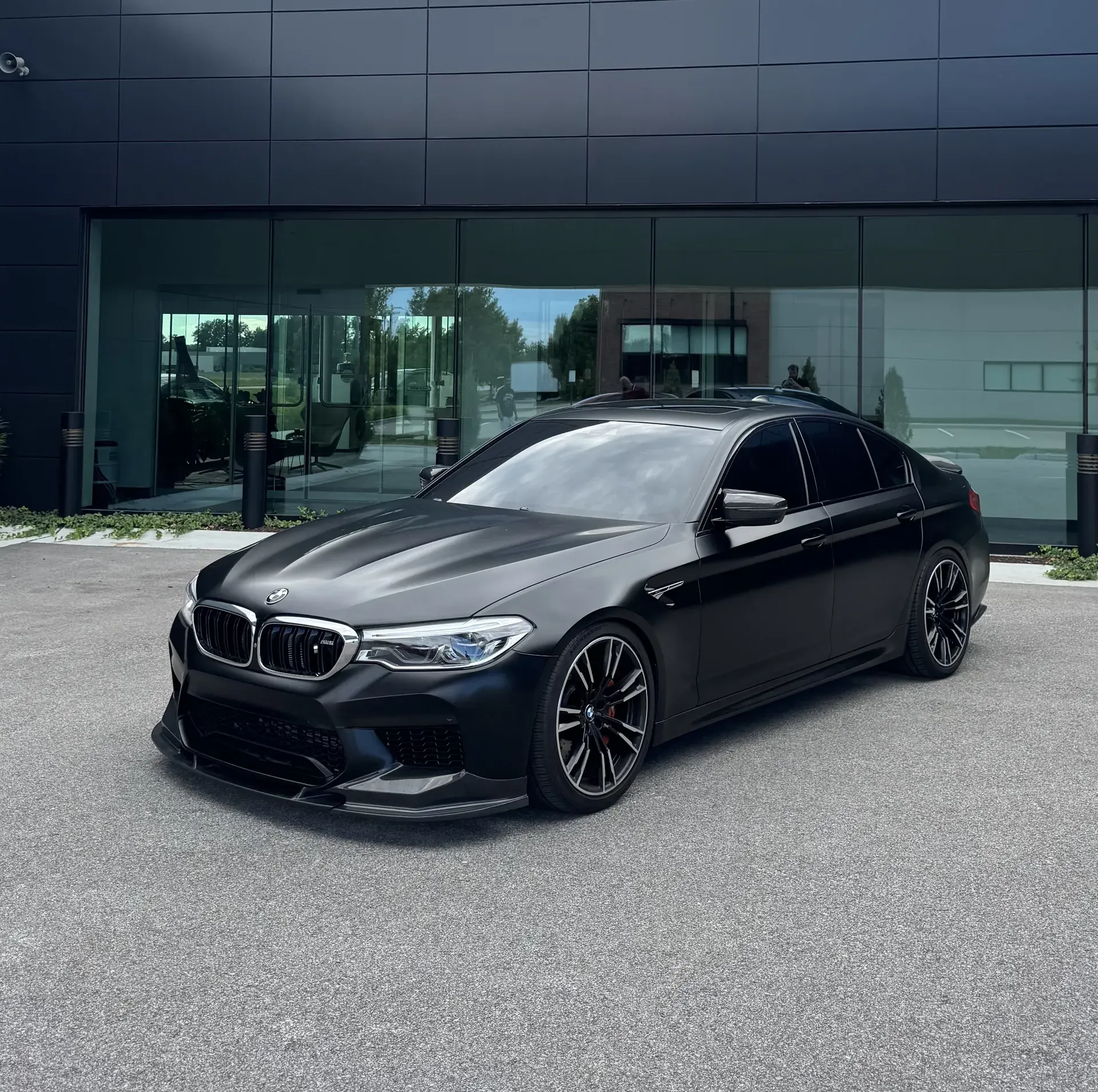 Black BMW F90 M5